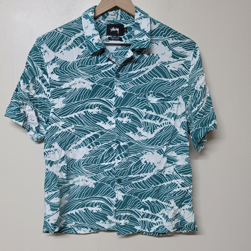 Men's Stussy Hawaiian Aloha Waves Patterned Button Up Short Sleeve Shirt‎ Small